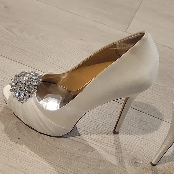 Badgley Mischka Women's Peep Toe Shoes - Picture 5 of 7